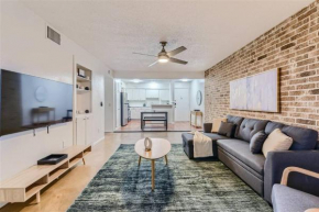 Your 2B Getaway - Sleeps 6 - Pool, Pkg - Walk Dtwn